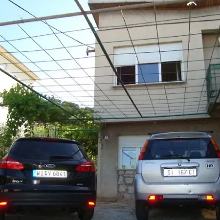 アパート Blue Holidays シベニク