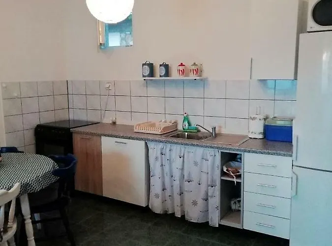 Blue Holidays アパート シベニク